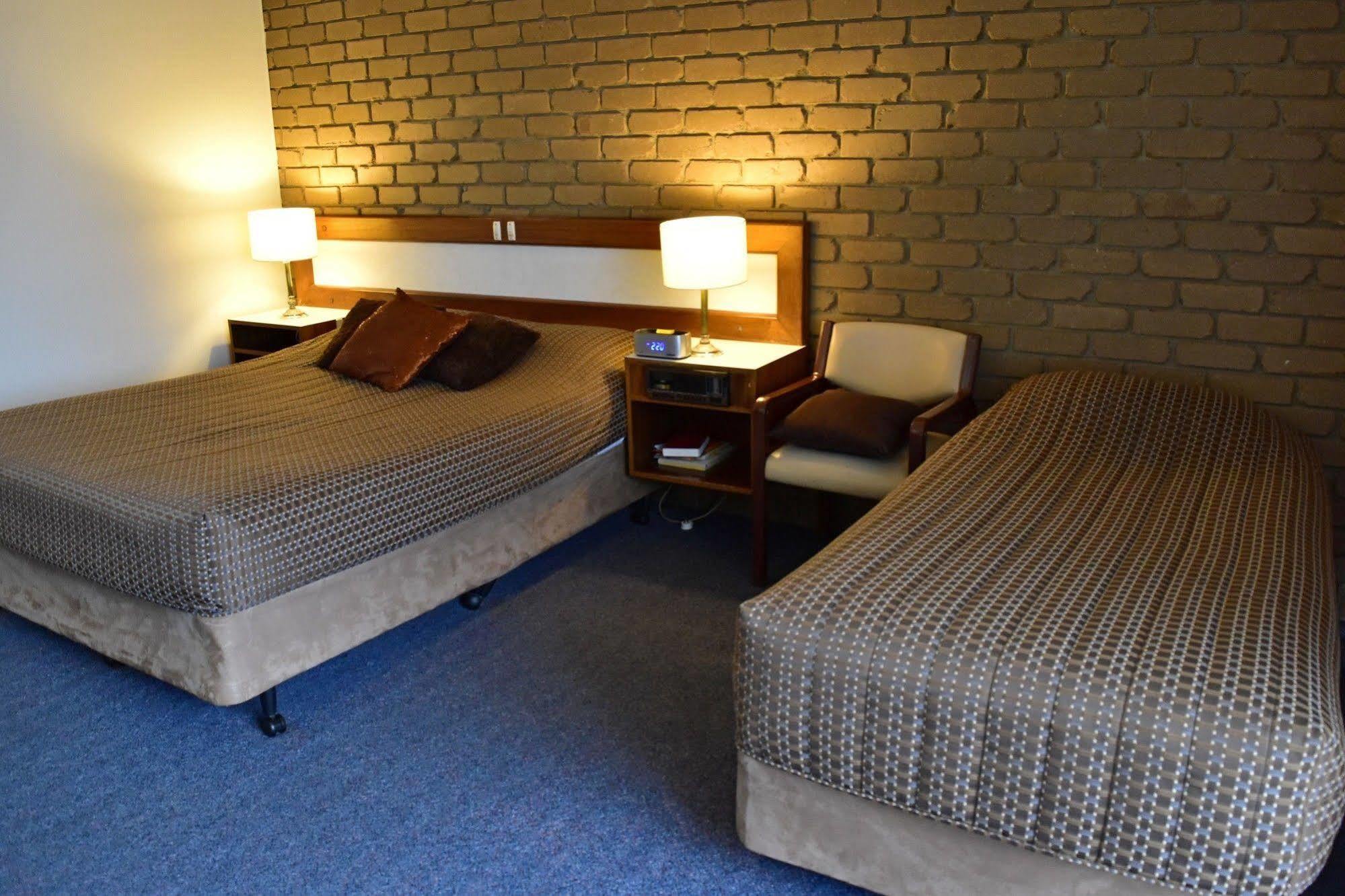The Black Bull Motel Traralgon Extérieur photo